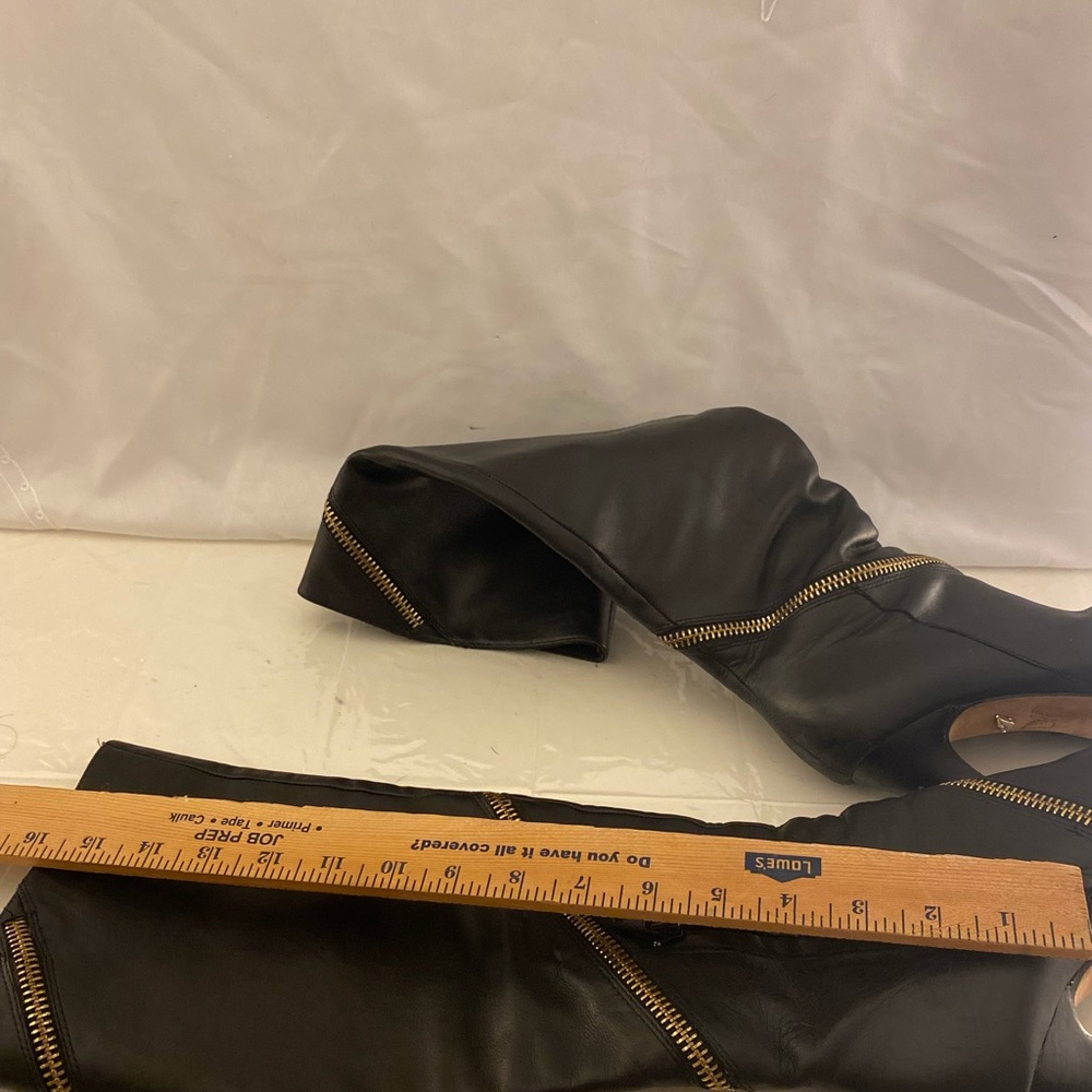 Diane Von Furstenberg Black Leather Zipper
Wraparound Tall Heeled Boots~Size 6 - Picture 8 of 13